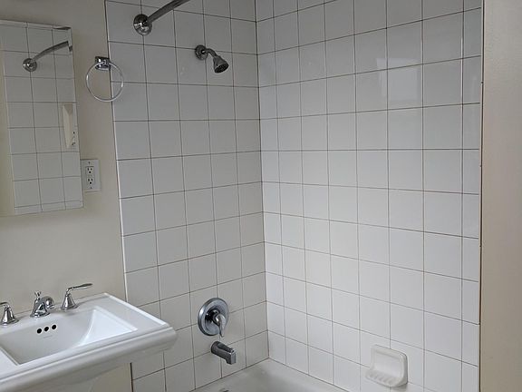 4th image of 1813 Oak St