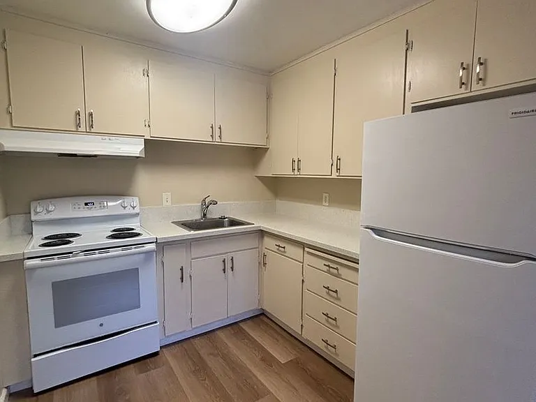 4589 Hamilton Ave — Photo 5