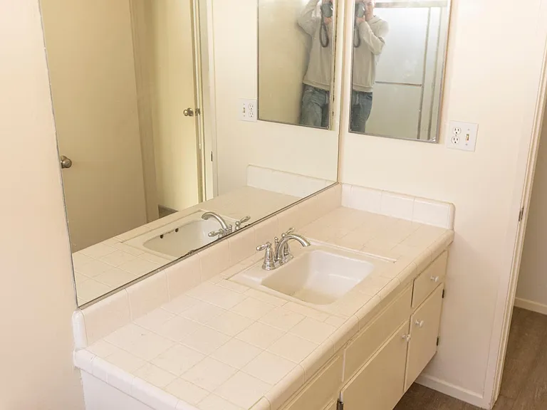 8740 Owensmouth Ave #2 — Photo 15