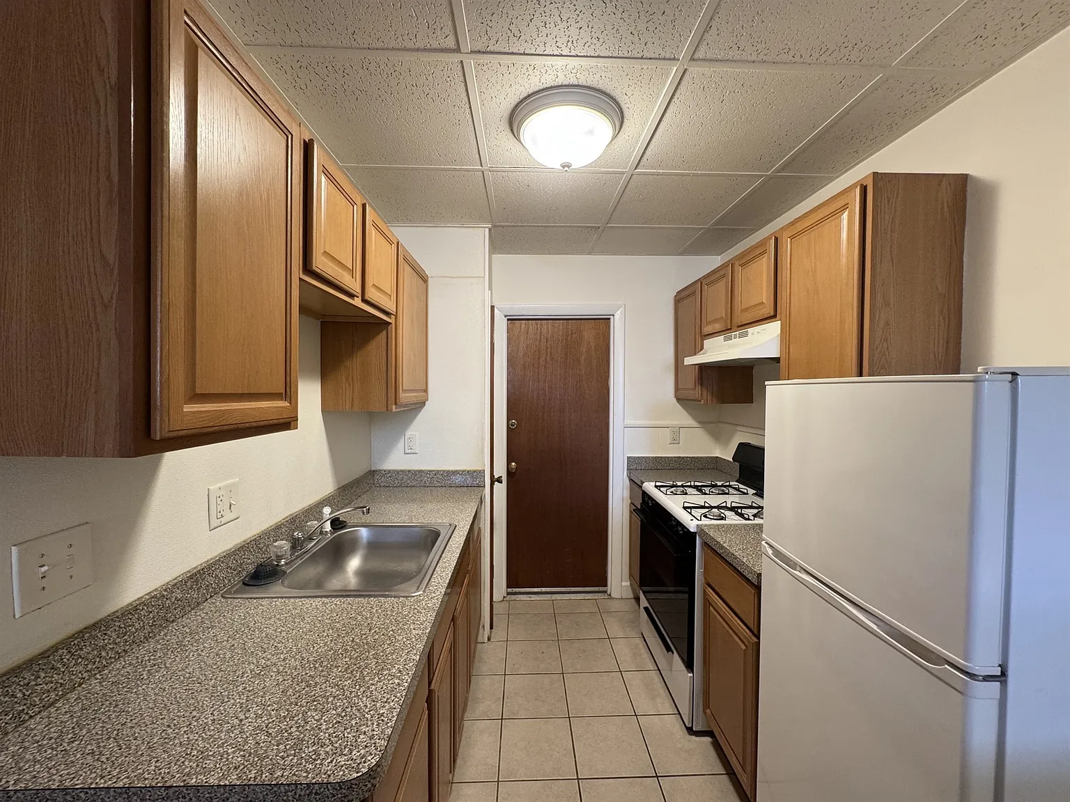 Studio, 444 sqft, $1,900 — Photo 3
