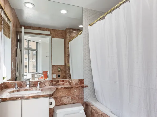 188 East 64th Street image 10 of 10