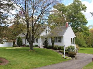 19 Buttercup Ln, New Hartford, CT 06057