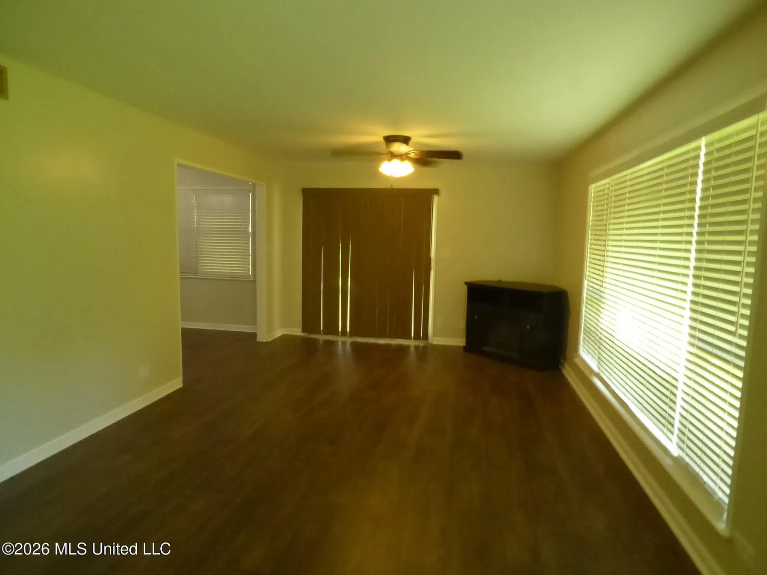 4 bed, 2.5 bath, 3000 sqft, $1,600 — Photo 3
