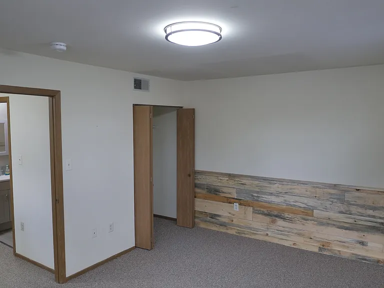 951 Southgate Dr — Photo 6