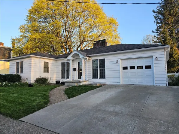 41 E Division St, North East, PA 16428