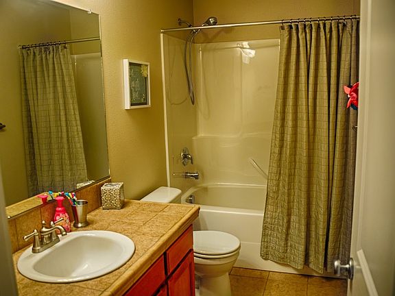 Shared Bath Upstairs 