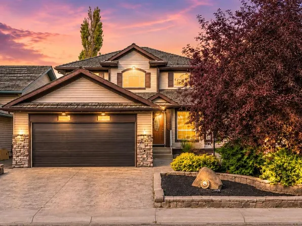 1116 S Woodside Way NW, Airdrie, AB T4B 2S3