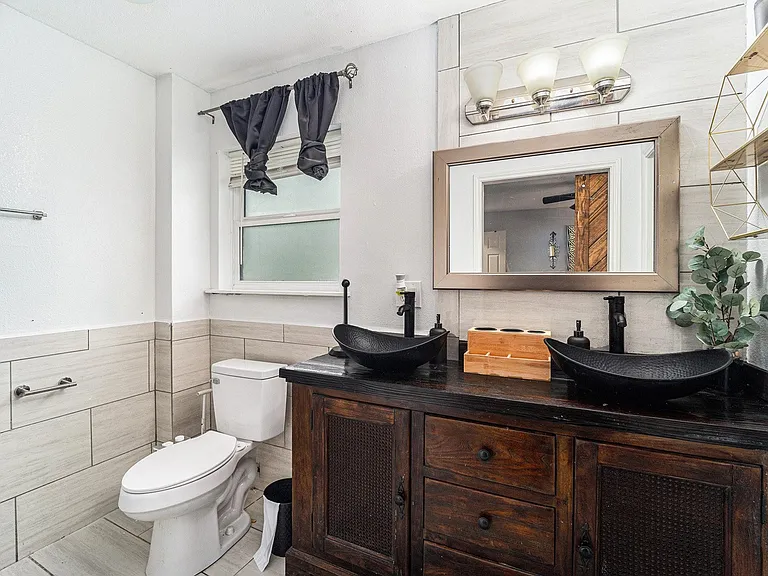 12215 Hillcroft St — Photo 14