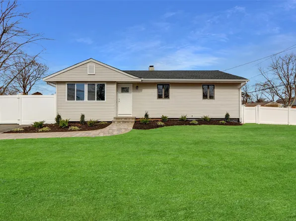 2203 Knickerbocker Avenue, Medford, NY 11763