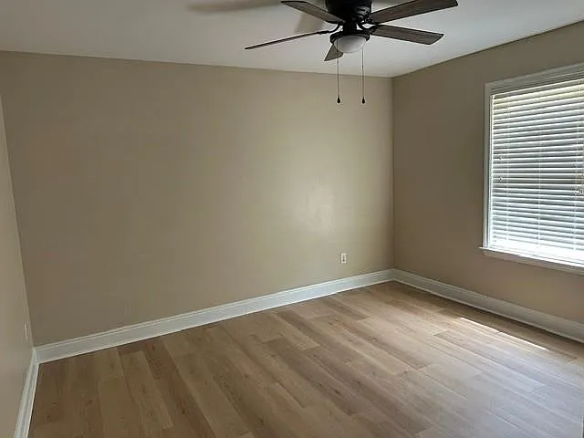 9825 Winchester Dr N — Photo 12