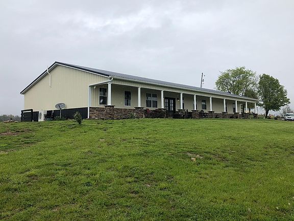 3rd image of 792 Davis Ln