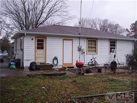1st image of 815 Country Club Dr