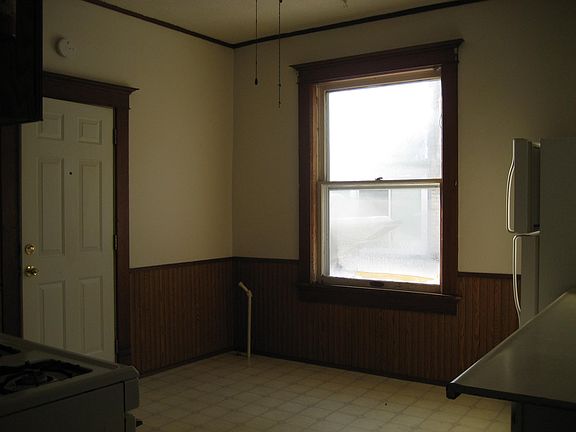 4th image of 830 Water St