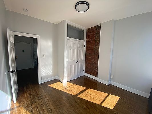4th image of 568 Evergreen Ave #3B