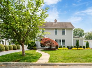 407 Meadowbrook Rd, Fairfield, CT 06824