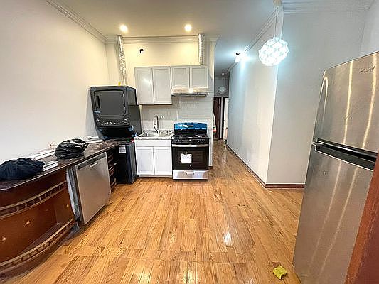2nd image of 1077 Dean St Ste 4
