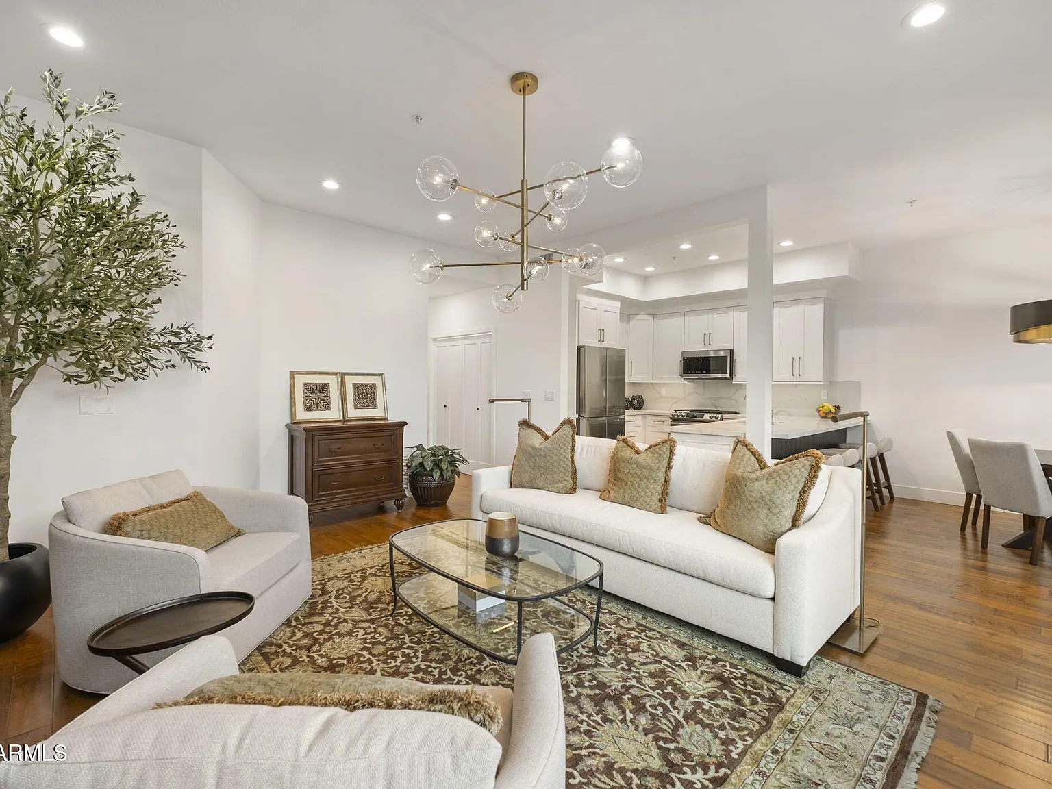 2 bed, 2.0 bath, 1255 sqft, $5,500 — Photo 4