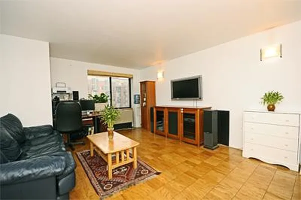 Rented by New York Residence | media 17