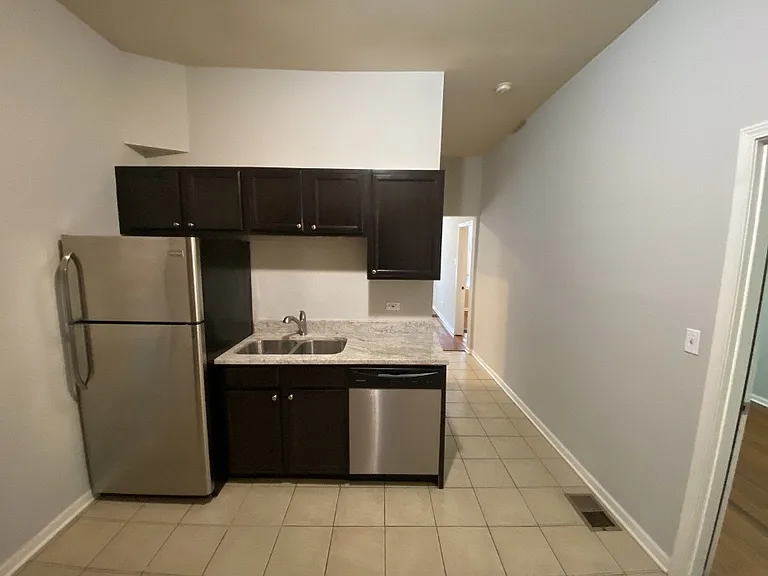 1452 N Western Ave #3R — Photo 3