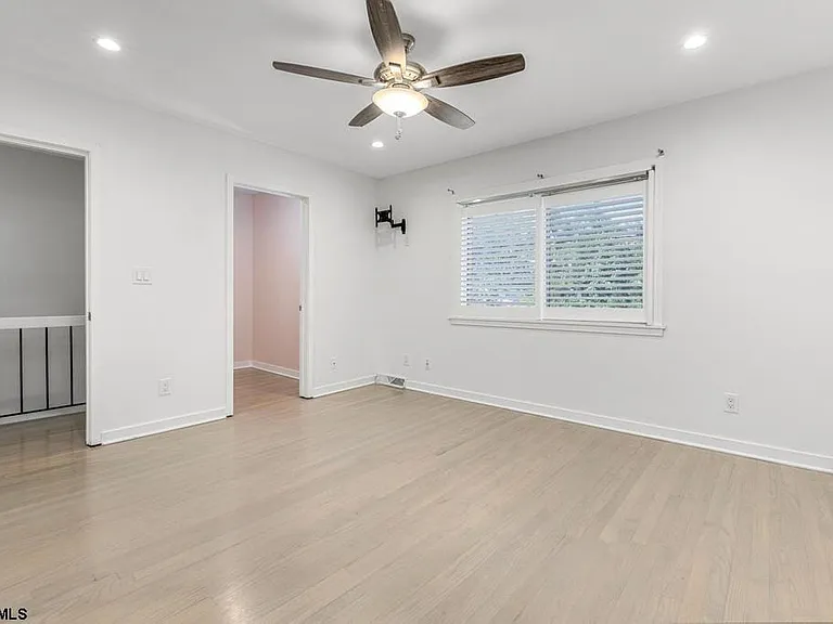 801 Dudley Ct #1402 — Photo 23