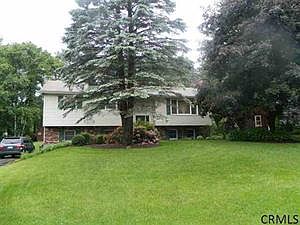 1st image of 24 Sweetbriar Ln