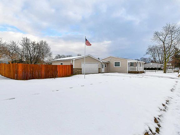 3rd image of 2900 Addison Dr
