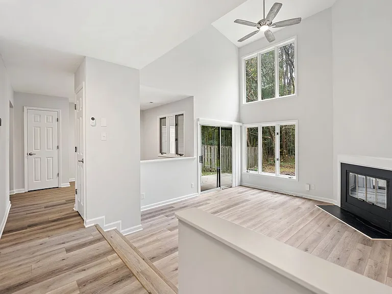 4330 Pin Oak Dr — Photo 2