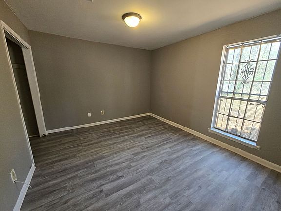 4th image of 4104 Lone Oak Dr