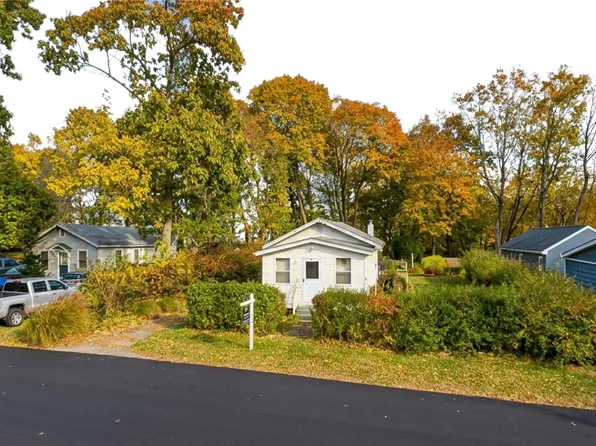 60 Kenneth Avenue, Huntington, NY 11743