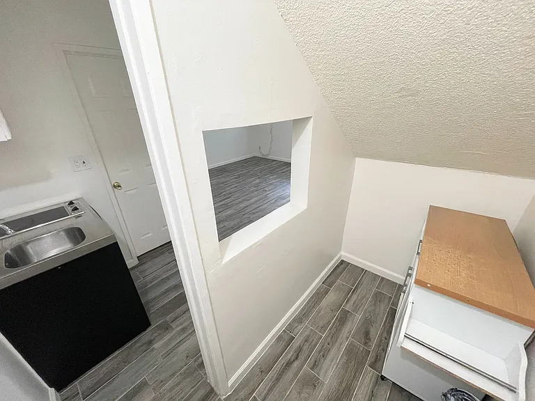 14816 Gilmore St #1B — Photo 5