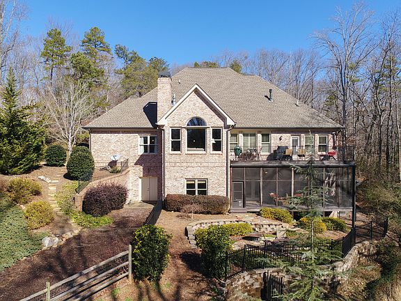 5th image of 1225 Dixon Cir