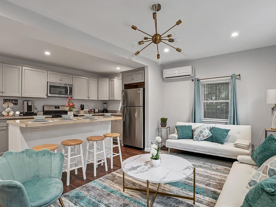 1st image of 8 Forest Ln