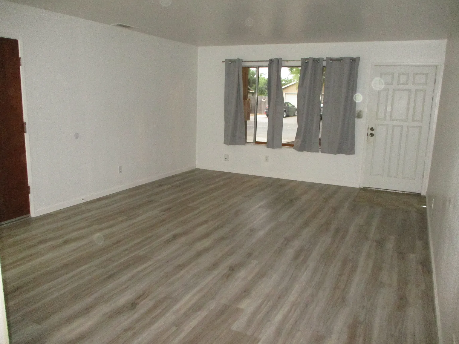 2 bed, $1,400 — Photo 2