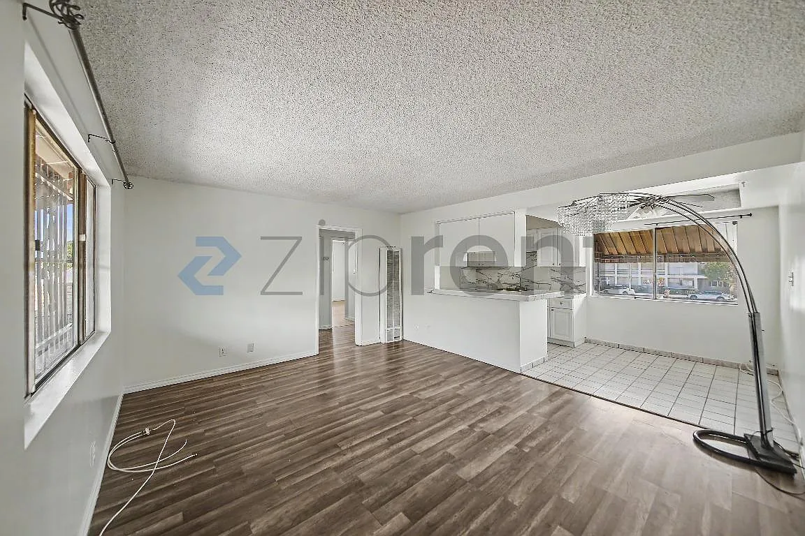 2 bed, 800 sqft, $2,500 — Photo 1