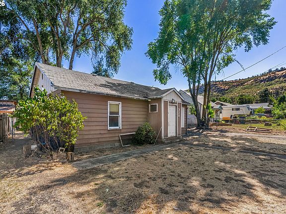 2nd image of 928 Verdant St
