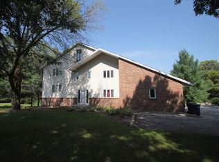 6223 Deepwood Dr, Cherry Valley, IL 61016