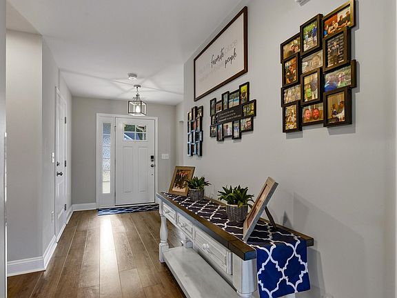 3rd image of 3716 Park Pointe Ave.