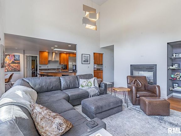 5th image of 9824 Bridgeport Way