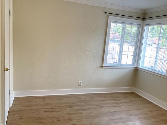 4th image of 1462 Revere Ave