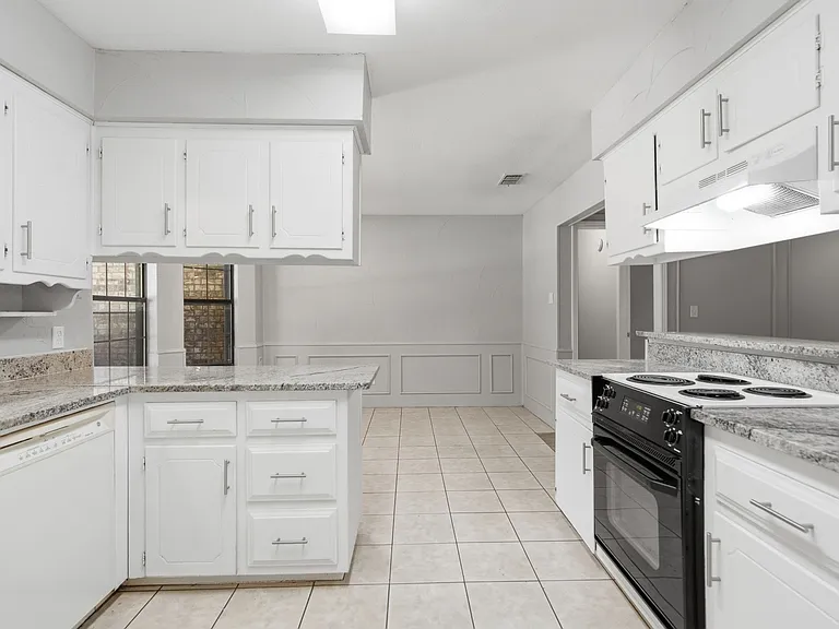 2223 Sierra Dr — Photo 14