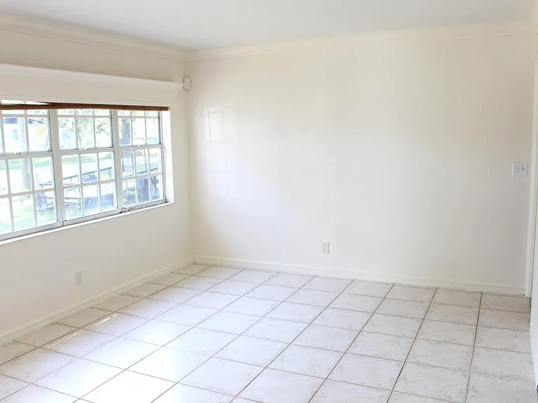 1103 N Bracewell Dr — Photo 4