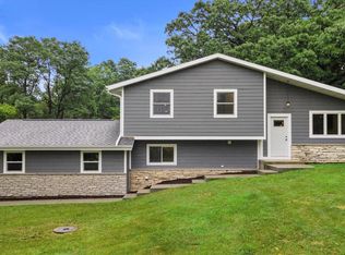 W314S8090 Whitmore Rd, Mukwonago, WI 53149