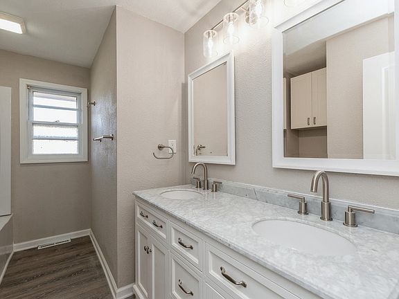 4th image of 3224 Ashwood Dr