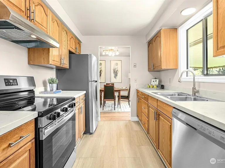 2516 Dayton Ave NE — Photo 15
