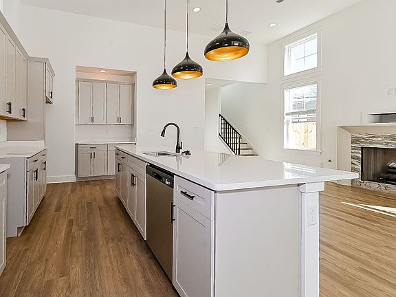4th image of 3615 Kearney Ave