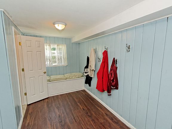 5th image of 11 Roslyn Dr
