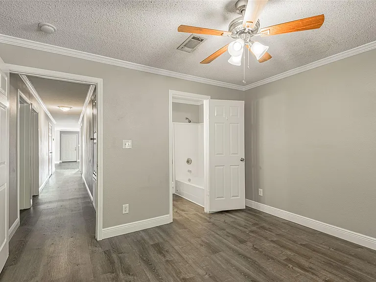 164 Varsity Dr — Photo 29