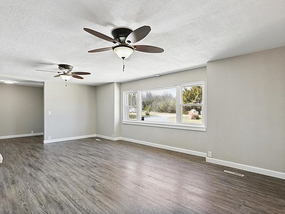 5th image of 30220 Hillcrest Dr