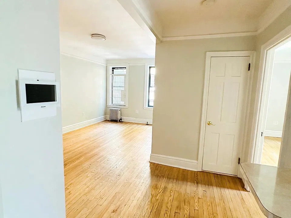 253 W 16th St #3G