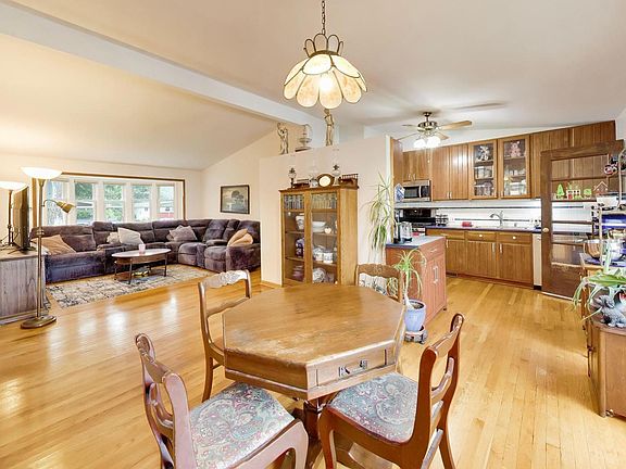 4th image of 2307 Fulle St
